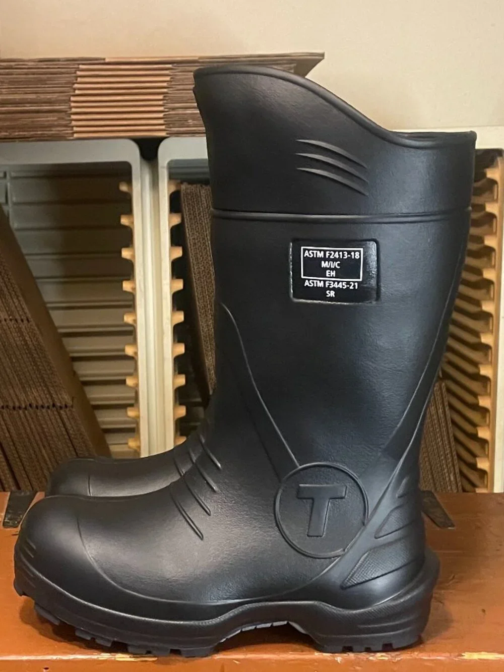 TINGLEY Flite Men's Size 10 27251 Composite Safety Toe Knee Boot Cleated Outsole